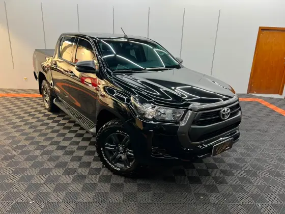 TOYOTA HILUX 2.8 D-4D TURBO DIESEL CD SR 4X4 AUTOMÁTICO TOYOTA HILUX 2.8 D-4D TURBO DIESEL CD SR 4X4 AUTOMÁTICO