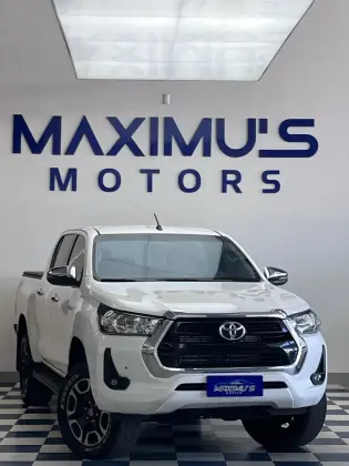 TOYOTA HILUX 2.8 D-4D TURBO DIESEL CD SRV 4X4 AUTOMÁTICO TOYOTA HILUX 2.8 D-4D TURBO DIESEL CD SRV 4X4 AUTOMÁTICO