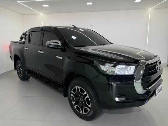 TOYOTA HILUX 2.8 D-4D TURBO DIESEL CD SRV 4X4 AUTOMÁTICO TOYOTA HILUX 2.8 D-4D TURBO DIESEL CD SRV 4X4 AUTOMÁTICO