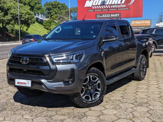 TOYOTA HILUX 2.8 D-4D TURBO DIESEL CD SRX 4X4 AUTOMÁTICO