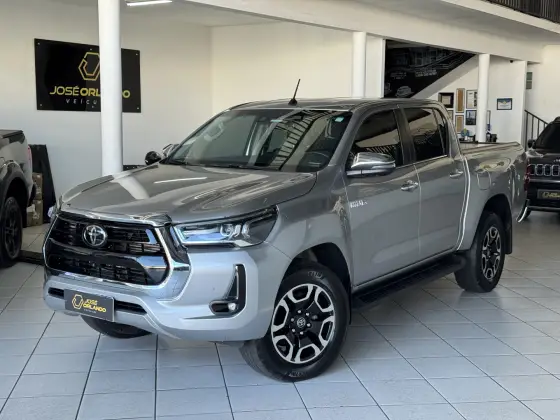 TOYOTA HILUX 2.8 D-4D TURBO DIESEL CD SRX LIMITED 4X4 AUTOMÁTICO TOYOTA HILUX 2.8 D-4D TURBO DIESEL CD SRX LIMITED 4X4 AUTOMÁTICO