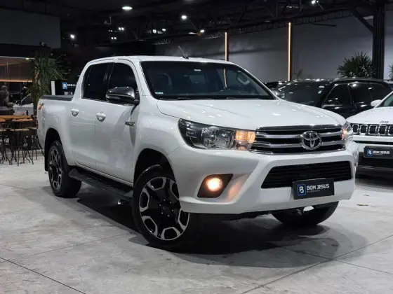 TOYOTA HILUX 2.8 SR 4X4 CD 16V DIESEL 4P AUTOMÁTICO TOYOTA HILUX 2.8 SR 4X4 CD 16V DIESEL 4P AUTOMÁTICO