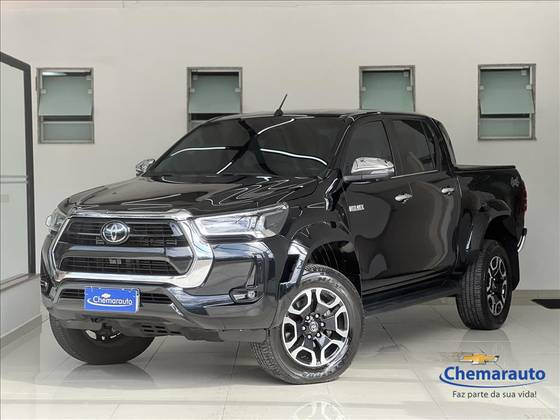 TOYOTA HILUX 2.8 D-4D TURBO DIESEL CD SRX PLUS 4X4 AUTOMÁTICO