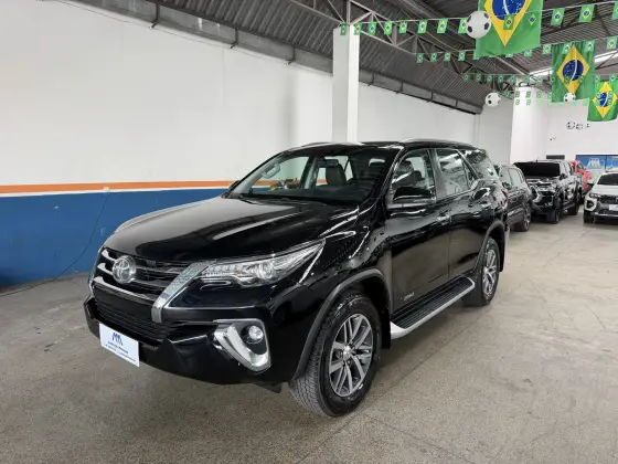 TOYOTA HILUX SW4 2.8 SRX 4X4 7 LUGARES 16V TURBO INTERCOOLER DIESEL 4P AUTOMÁTICO