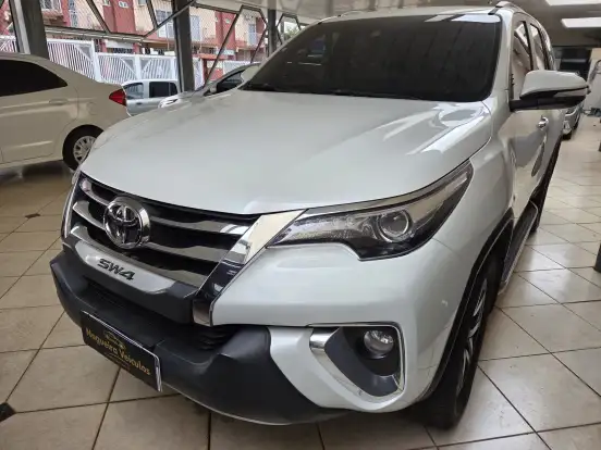 TOYOTA-HILUX SW4-2.8 SRX DIAMOND 4X4 7 LUGARES 16V TURBO INTERCOOLER DIESEL 4P AUTOMÁTICO TOYOTA-HILUX SW4-2020