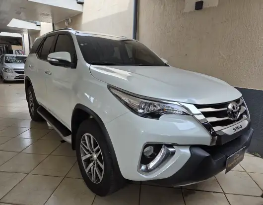 TOYOTA-HILUX SW4-2020