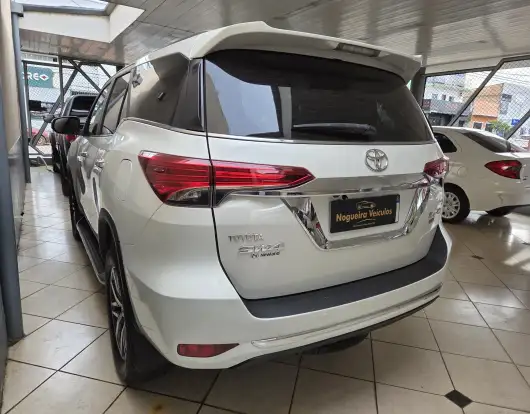 TOYOTA-HILUX SW4-2020