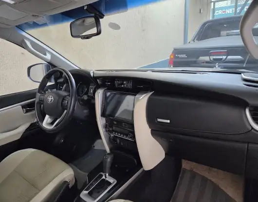 TOYOTA-HILUX SW4-2020