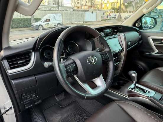 TOYOTA-HILUX SW4-2019