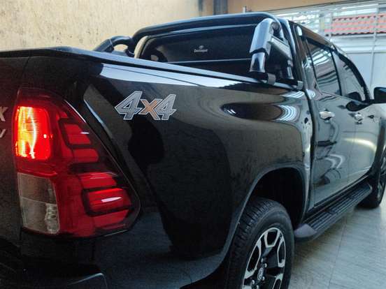 TOYOTA-HILUX-2023