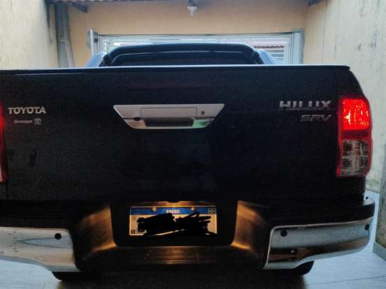 TOYOTA-HILUX-2023