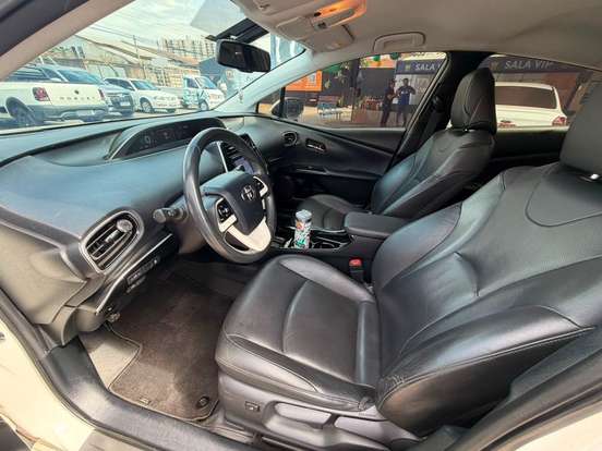 TOYOTA-PRIUS-2017