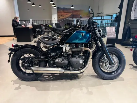 TRIUMPH BONNEVILLE BOBBER 1200 