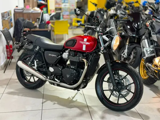 TRIUMPH STREET TWIN 