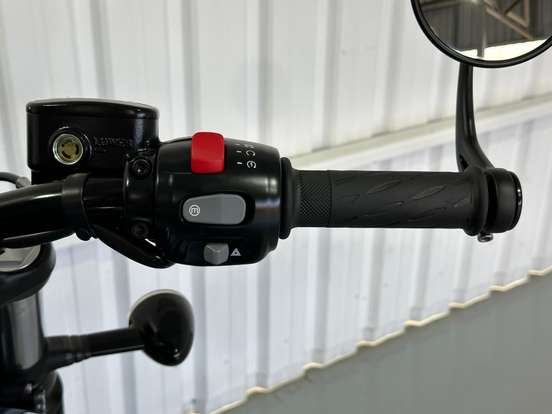 TRIUMPH-BONNEVILLE BOBBER 1200-2026