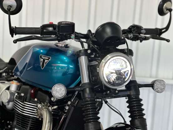 TRIUMPH-BONNEVILLE BOBBER 1200 TRIUMPH-BONNEVILLE BOBBER 1200-2026