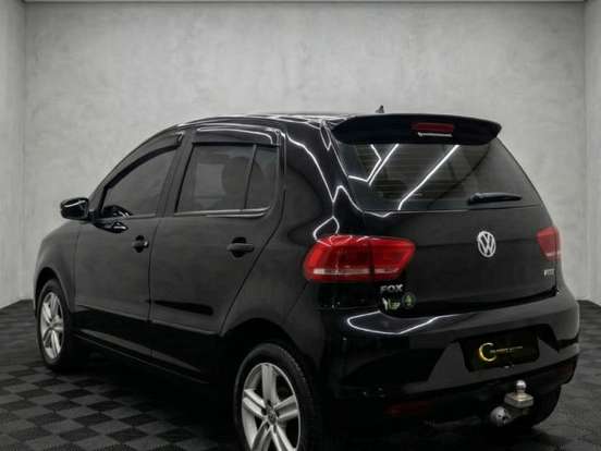 VOLKSWAGEN-FOX-2015