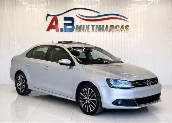 VOLKSWAGEN JETTA 2.0 TSI HIGHLINE 211CV GASOLINA 4P TIPTRONIC VOLKSWAGEN JETTA 2.0 TSI HIGHLINE 211CV GASOLINA 4P TIPTRONIC