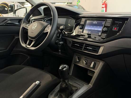 VOLKSWAGEN-POLO-2023