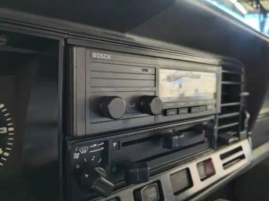 VOLKSWAGEN-SANTANA-1990