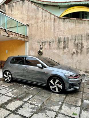 VOLKSWAGEN-GOLF-2018