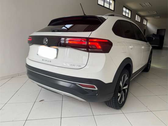 VOLKSWAGEN-NIVUS-1.0 200 TSI TOTAL FLEX HIGHLINE AUTOMÁTICO VOLKSWAGEN-NIVUS-2023