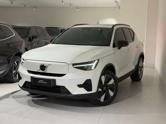 VOLVO-EX40-2025