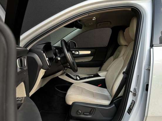VOLVO-XC40-2.0 T4 GASOLINA MOMENTUM GEARTRONIC VOLVO-XC40-2019