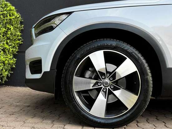 VOLVO-XC40-2.0 T4 GASOLINA MOMENTUM GEARTRONIC VOLVO-XC40-2019
