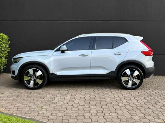 VOLVO-XC40-2019