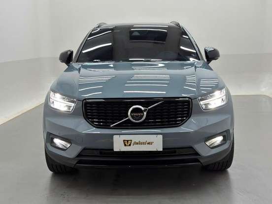 VOLVO-XC40-2019