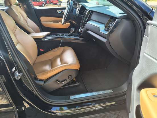 VOLVO-XC60-2.0 T5 GASOLINA MOMENTUM AWD GEARTRONIC VOLVO-XC60-2018