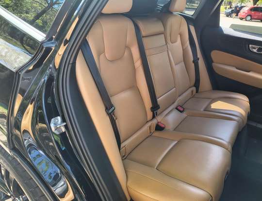 VOLVO-XC60-2018