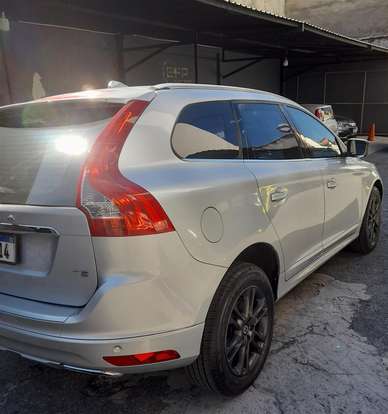 VOLVO-XC60-2.0 T5 R DESIGN TURBO GASOLINA 4P AUTOMÁTICO VOLVO-XC60-2015