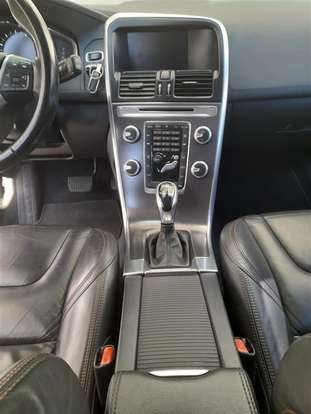 VOLVO-XC60-2015
