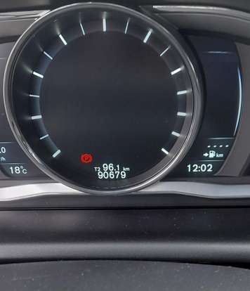 VOLVO-XC60-2015