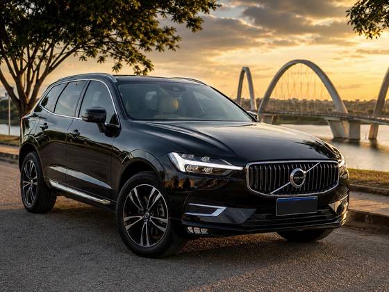 VOLVO XC60 2.0 T8 HYBRID MOMENTUM AWD GEARTRONIC