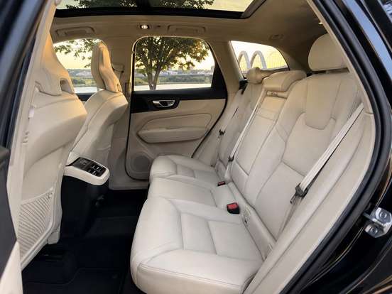 VOLVO-XC60-2021