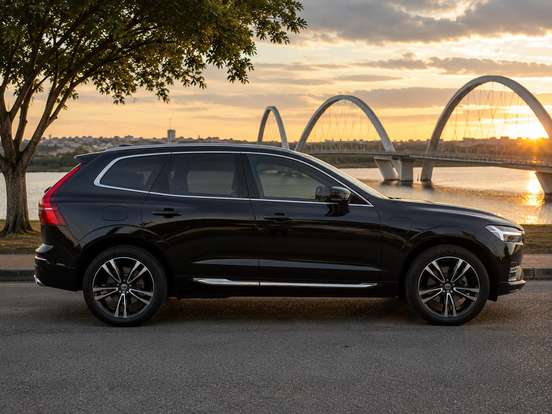 VOLVO-XC60-2021