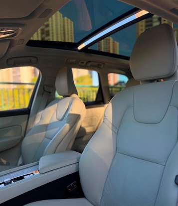 VOLVO-XC60-2023
