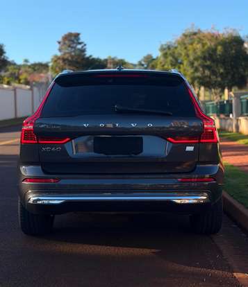 VOLVO-XC60-2023