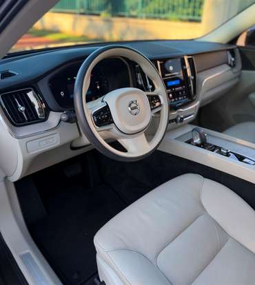 VOLVO-XC60-2023