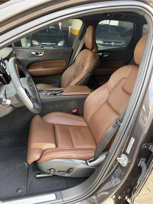 VOLVO-XC60-2023