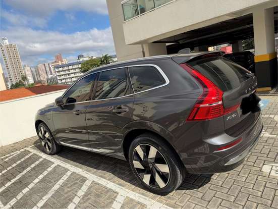 VOLVO-XC60-2023