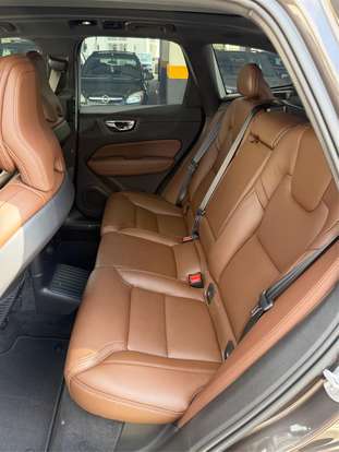 VOLVO-XC60-2023