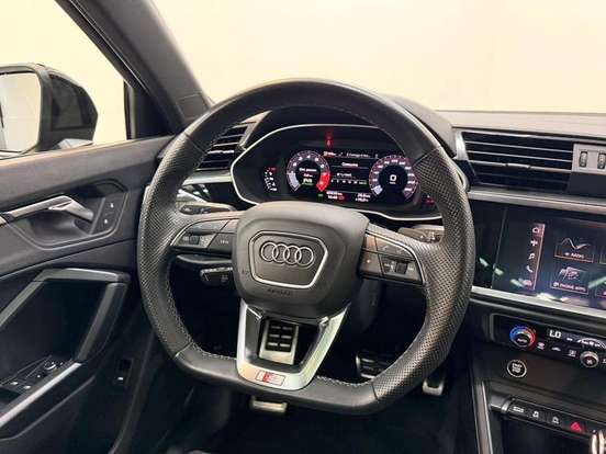AUDI-Q3-2022
