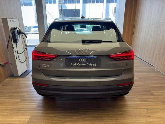 AUDI-Q3-2022