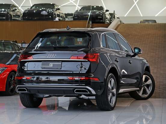 AUDI-Q5-2022