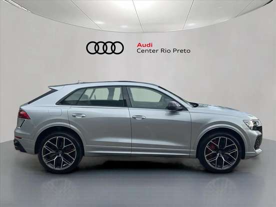 AUDI-RS Q8-2025