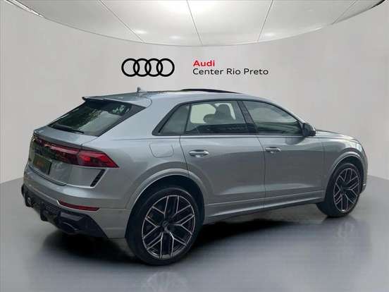 AUDI-RS Q8-2025
